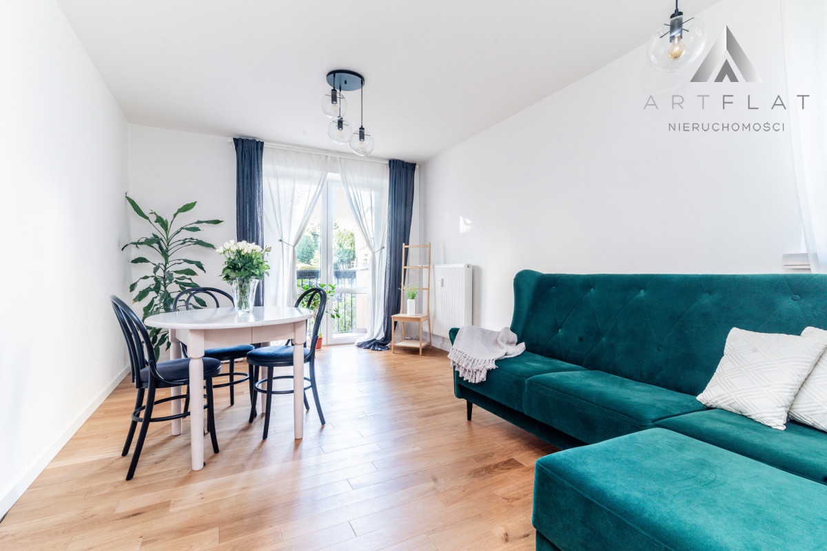 3 pokoje + osobna kuchnia, miejsce parkingowe