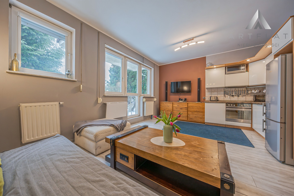 Jasna kawalerka z dużym ogrodem na granicy Gdańska