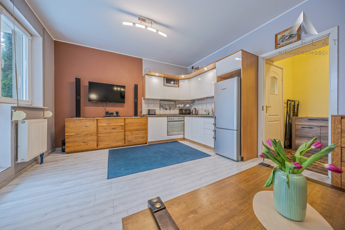 Jasna kawalerka z dużym ogrodem na granicy Gdańska