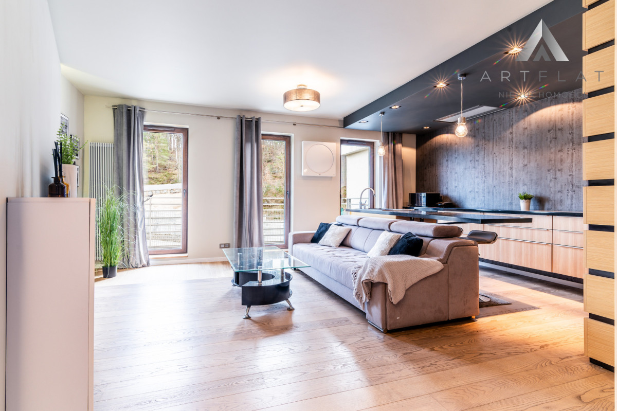 Nowoczesne z widokiem na las, 2 miejsca w hali